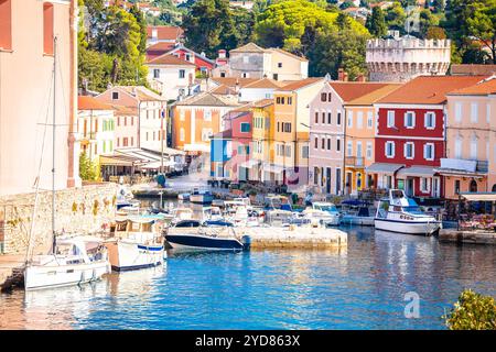 Porto di veli Losinj, colorata vista panoramica, isola di Lussino Foto Stock