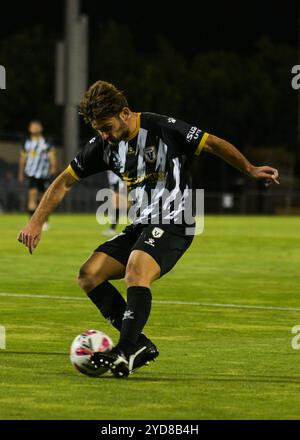 Leumeah, Australia. 25 ottobre 2024. Ivan Vujica del MacArthur FC in azione durante il secondo turno di Isuzu UTE A-League 2024-25 tra MacArthur FC e Newcastle Jets FC al Campbelltown Stadium di Leumeah. Punteggio finale; MacArthur 1: 2 Newcastle Jets. Credito: SOPA Images Limited/Alamy Live News Foto Stock