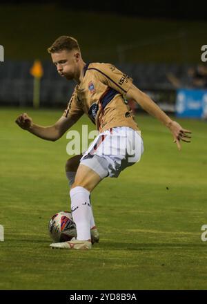 Leumeah, Australia. 25 ottobre 2024. Daniel Wilmering del Newcastle Jets FC in azione durante il secondo turno di Isuzu UTE A-League 2024-25 tra MacArthur FC e Newcastle Jets FC al Campbelltown Stadium di Leumeah. Punteggio finale; MacArthur 1: 2 Newcastle Jets. Credito: SOPA Images Limited/Alamy Live News Foto Stock