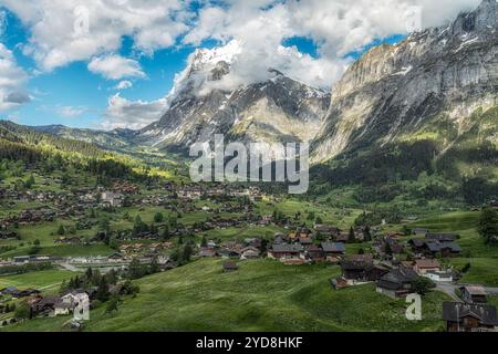 La valle di Grindelwald e il monte Eiger sono visti dalla funivia giù dalla stazione di Jungfraujoch. Famosa regione delle Alpi Bernesi in Svizzera. Foto Stock