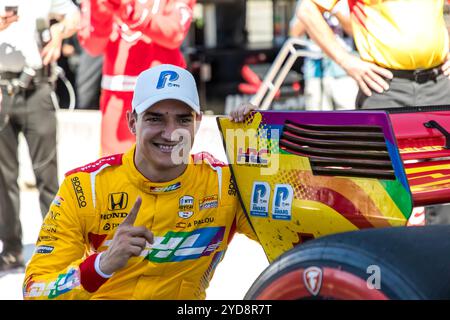 Il pilota DELLA SERIE NTT INDYCAR, ALEX PALOU (10) di Barcellona, Spagna, vince la pole per il Gran Premio di Firestone di Monterey al WeatherTech Raceway di Lagu Foto Stock