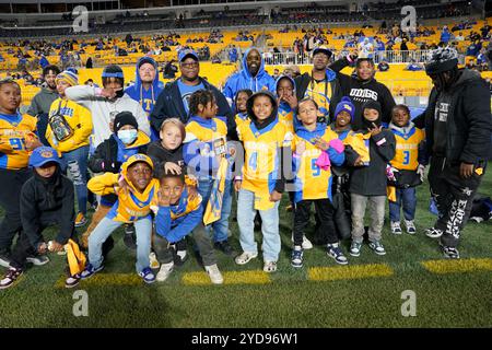 Pittsburgh, Pennsylvania, Stati Uniti. 24 ottobre 2024. 24 ottobre 2024: Tifosi durante la University of Pittsburgh Panthers vs. Syracuse University Orange all'Acrisure Stadium di Pittsburgh, Pennsylvania. Brook Ward/Apparent Media Group (Credit Image: © AMG/AMG via ZUMA Press Wire) SOLO PER USO EDITORIALE! Non per USO commerciale! Foto Stock