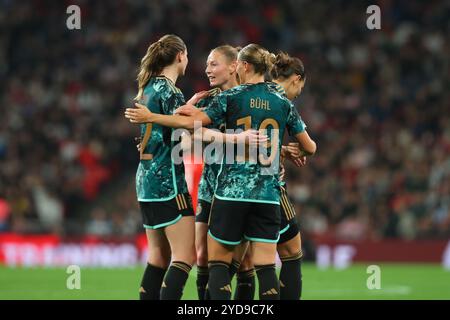 Wembley Stadium, Londra, Regno Unito. 25 ottobre 2024. Amichevole per il calcio internazionale femminile, Inghilterra contro Germania; la Germania Klara Buhl festeggia il suo gol al 29° minuto per 0-3. Credito: Action Plus Sports/Alamy Live News Foto Stock