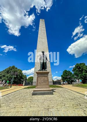 Il Bunker Hill Monument, un obelisco di granito di 221 piedi a Charlestown, Boston, commemora la battaglia di Bunker Hill. Eretto nel 1825-1843 con Quinc Foto Stock