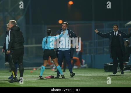 Varazdin, Croazia. 25 ottobre 2024. Prima partita di qualificazioni aggiuntive per il Campionato europeo di calcio femminile, tra Croazia e Irlanda del Nord, allo stadio Andjelko Herjavec, a Varazdin, Croazia, il 25 ottobre 2024. Foto: Luka Batelic/PIXSELL credito: Pixsell/Alamy Live News Foto Stock