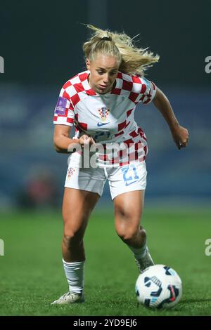 Varazdin, Croazia. 25 ottobre 2024. Ana Maria Markovic, croata in azione durante la prima partita di qualifiche supplementari per il Campionato europeo di calcio femminile, tra Croazia e Irlanda del Nord, allo stadio Andjelko Herjavec, a Varazdin, Croazia, il 25 ottobre 2024. Foto: Luka Batelic/PIXSELL credito: Pixsell/Alamy Live News Foto Stock