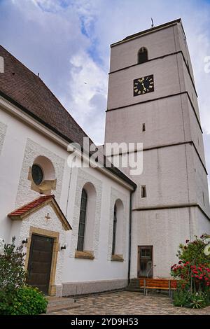 Die Pfarrkirche St. Genesius steht a Riedböhringen, einem Ortsteil der Stadt Blumberg im Schwarzwald-Baar-Kreis nel Baden-Württemberg. In der Kirche B. Foto Stock