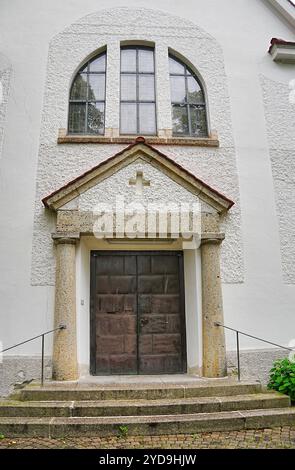 Die Pfarrkirche St. Genesius steht a Riedböhringen, einem Ortsteil der Stadt Blumberg im Schwarzwald-Baar-Kreis nel Baden-Württemberg. In der Kirche B. Foto Stock