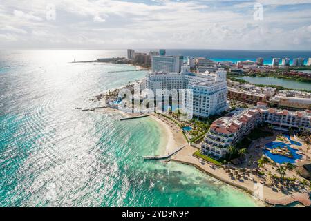 Vista panoramica aerea della spiaggia di Cancun e della zona degli hotel in Messico Foto Stock