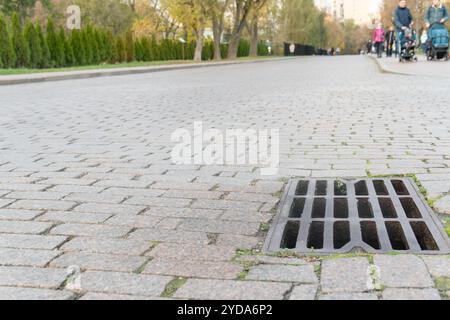 acque reflue fognarie drenaggio di inondazione acque piovane rete fognaria stradale fognatura di tombini drenaggio di tempeste stradali Foto Stock