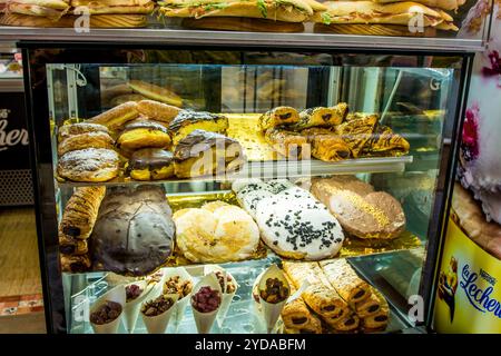 Bakery Deli vicino al mercato delle pulci all'aperto Mercado del Pulgas, Plaza Monte Sion, Siviglia, Andalusia , Spagna. Foto Stock