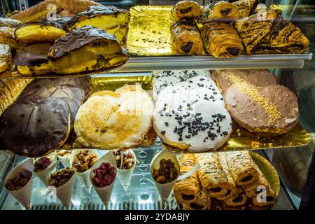 Bakery Deli vicino al mercato delle pulci all'aperto Mercado del Pulgas, Plaza Monte Sion, Siviglia, Andalusia , Spagna. Foto Stock