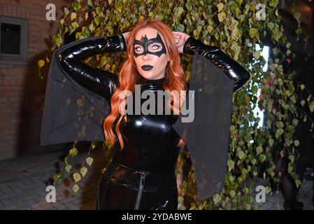 Tara Tabitha - FESTA DI HALLOWEEN HOGARTS X DENISE MERTEN im Hogarts Circus Caffee a Hoppegarten bei Berlin AM 25.10.2024 *** Tara Tabitha HALLOWEEN PARTY HOGARTS X DENISE MERTEN all'Hogarts Circus Caffee a Hoppegarten vicino a Berlino il 25 10 2024 Foto Stock