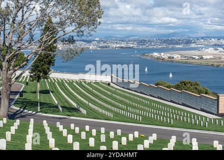 Vista del e dal cimitero nazionale di Fort Rosecrans. San Diego, California, Stati Uniti. Foto Stock