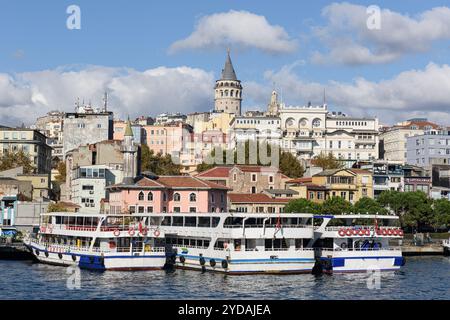 ISTANBUL, TURCHIA - 20 FEBBRAIO 2020: La Torre Galata è una torre medievale costruita in Venezia a Istanbul. Foto Stock