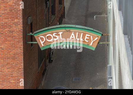 Seattle, Washington, USA - 19 settembre 2024: Cartello al neon di Post Alley situato nell'area di Pike Place nel centro di Seattle, Washington. Foto Stock