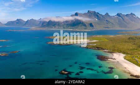 Servizi costieri nelle isole Lofoten norvegesi, Kolbeinsanden Beach, Lofoten Foto Stock