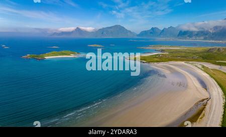 Servizi costieri nelle isole Lofoten norvegesi, Kolbeinsanden Beach, Lofoten Foto Stock