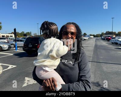 Lawrenceville, Stati Uniti. 23 ottobre 2024. Inez Bonita Carter dopo aver votato all'inizio delle elezioni presidenziali degli Stati Uniti. Crediti: Luzia Geier/dpa/Alamy Live News Foto Stock