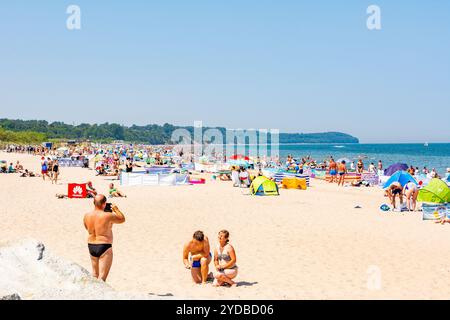 Turisti sulla spiaggia di Sopot (Polonia) Foto Stock