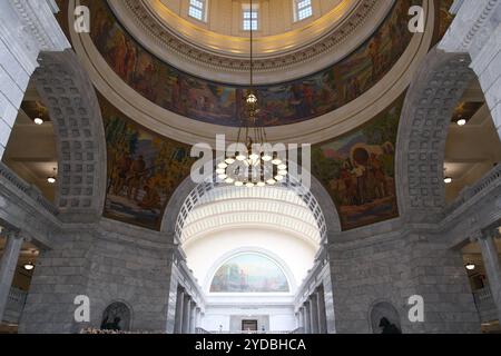 Salt Lake City, Utah, USA - 16 giugno 2024: All'interno dell'edificio governativo del Campidoglio dello Utah Foto Stock