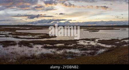 Tramonto, laghi e brughiera, Lapponia, Finlandia, Europa Foto Stock