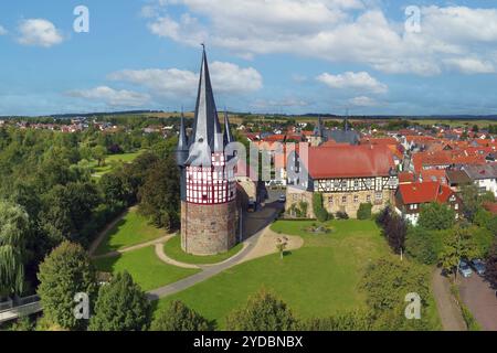 Vista aerea, torre Junker Hansen, torre di difesa fortificata, torre residenziale, il più grande edificio rotondo a graticcio del mondo, altezza 51 metri, bui Foto Stock