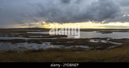 Tramonto, laghi e brughiera, Lapponia, Finlandia, Europa Foto Stock