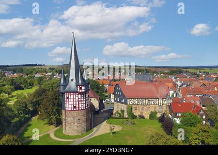 Vista aerea, torre Junker Hansen, torre di difesa fortificata, torre residenziale, il più grande edificio rotondo a graticcio del mondo, altezza 51 metri, bui Foto Stock