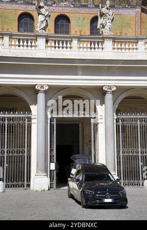 Funerale, focolare, la chiesa mariana più antica di Roma, Santa Maria in Trastevere, quartiere Trastevere, Roma, regione Lazio, Italia, Roma, Lazio, Italia Foto Stock