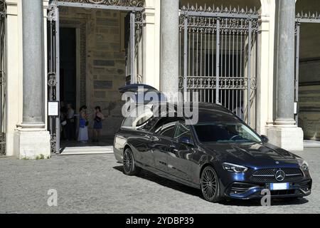 Funerale, focolare, la chiesa mariana più antica di Roma, Santa Maria in Trastevere, quartiere Trastevere, Roma, regione Lazio, Italia, Europa Foto Stock