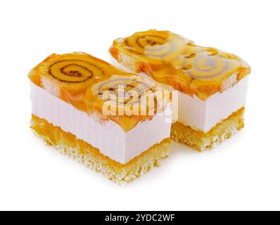 Due fette di torta al formaggio con strato di gioielli Foto Stock