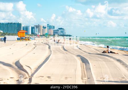 South Beach di Miami con bagnino rosa Capanna in stile Art deco Foto Stock