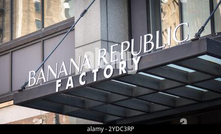 NEW YORK, Stati Uniti d'America - 17 Maggio 2019: una vista esterna di una repubblica delle banane retail store in New York City Foto Stock