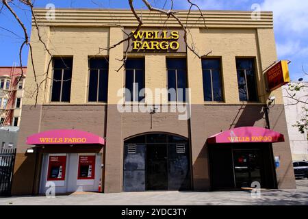 San Francisco, California, USA - 10 giugno 2024: Facciata dell'edificio della banca Wells Fargo Foto Stock