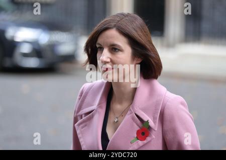 Londra, Regno Unito. 22 ottobre 2024. Bridget Phillipson, Segretario di Stato per l'istruzione e Ministro delle donne e delle pari, lascia Downing Street al numero 10 dopo la riunione del Gabinetto. Foto Stock