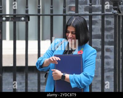 Londra, Regno Unito. 22 ottobre 2024. Shabana Mahmood deputato, Lord Cancelliere e Segretario di Stato per la giustizia se ne va dopo la riunione del Gabinetto. Foto Stock