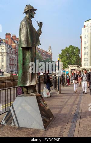 LONDRA, GRAN BRETAGNA - 18 SETTEMBRE 2014: Questo è il monumento al personaggio letterario detective Sherlock Holmes. Foto Stock