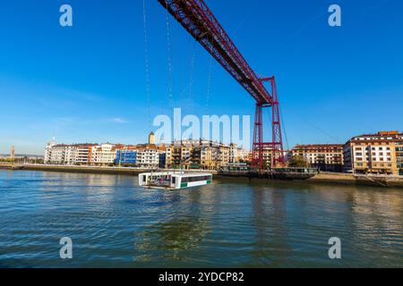 La sospensione Bizkaia transporter bridge (Puente de Vizcaya) in Portugalete, Spagna. Il ponte che attraversa la bocca del fiume Nervion. Foto Stock