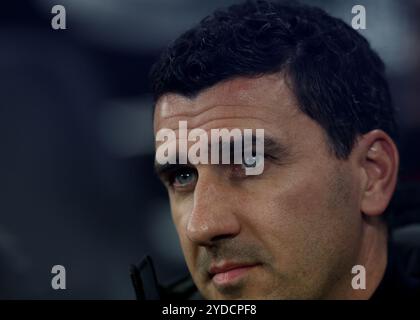 Londra, Regno Unito. 24 ottobre 2024. Maarten Martens, Manager dell'AZ Alkmaar durante la partita di UEFA Europa League allo stadio Tottenham Hotspur di Londra. Il credito per immagini dovrebbe essere: Paul Terry/Sportimage Credit: Sportimage Ltd/Alamy Live News Foto Stock