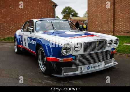 1975 Broadspeed/Leyland Jaguar XJ12C, in mostra al Bicester Heritage Scramble il 6 ottobre 2024. Foto Stock