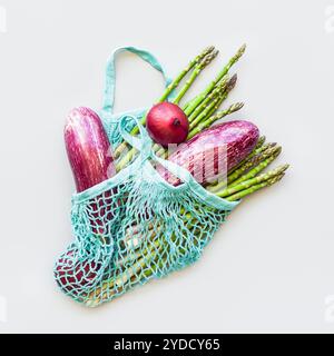 Borsa per la spesa in rete di cotone per verdure biologiche fresche Foto Stock