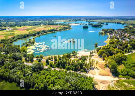 Vista aerea estiva del lago Soderica nella regione di Podravina Foto Stock