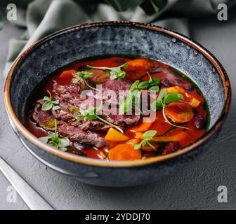 Cucina coreana. Zuppa di kimchi da vicino Foto Stock