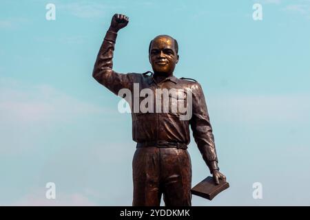 Statua di Eduardo Mondlane, rivoluzionario africano e fondatore del fronte Liberarion mozambicano (FRELIMO) Foto Stock