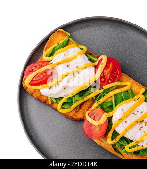 Uovo in camicia con rucola, pomodori ciliegini e pane tostato Foto Stock