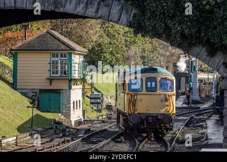 BR Classe 33 No. 33111, stazione di Swanage, Swanage Railway, Dorset, Inghilterra, REGNO UNITO Foto Stock