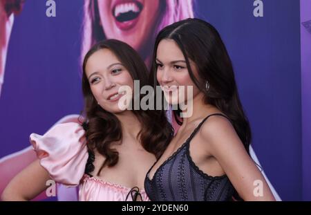 Laufey, Olivia Rodrigo, partecipa alla premiere di Olivia Rodrigo: GUTS World Tour di Netflix al NYA EAST il 25 ottobre 2024 a Los Angeles, California. Foto: Crash/imageSPACE /MediaPunch Foto Stock