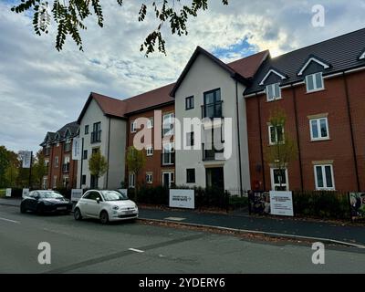 Martlesham Heath, Suffolk - 26 ottobre 2024: Squadron House, McCarthy Stone ha assistito gli appartamenti per gli oltre 60 anni Foto Stock