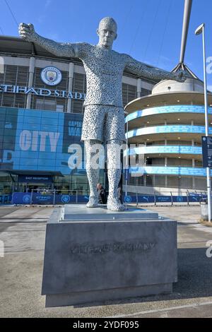 Etihad Stadium, Manchester, Regno Unito. 26 ottobre 2024. Premier League Football, Manchester City contro Southampton; statua di Vincent Kompany fuori dall'Etihad Stadium credito: Action Plus Sports/Alamy Live News Foto Stock